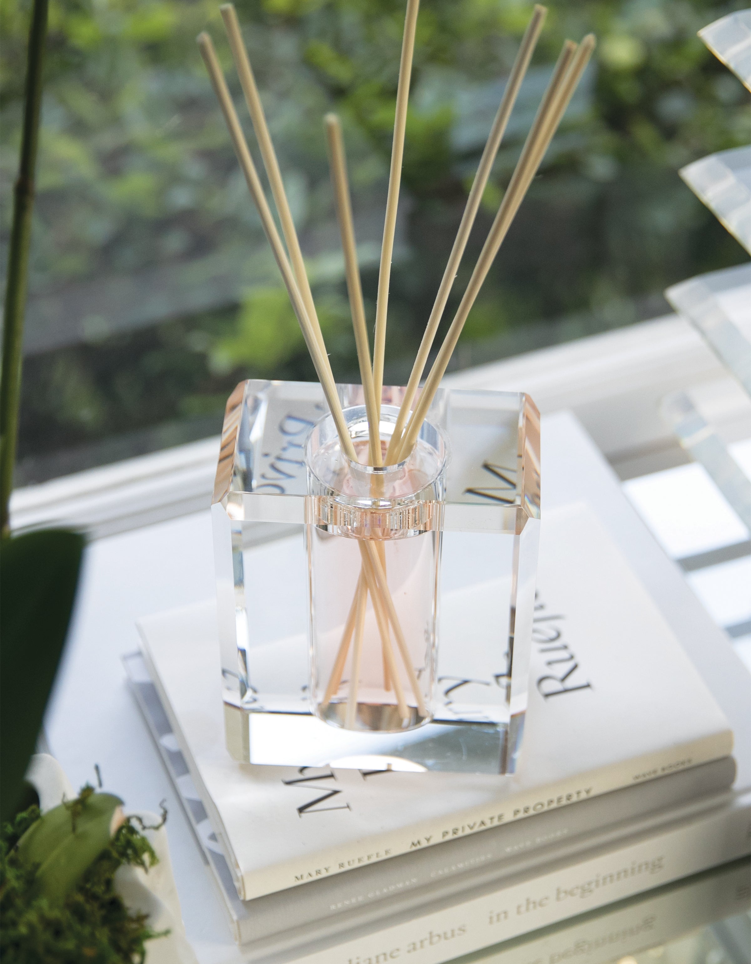 Daphne Flower Crystal Diffuser